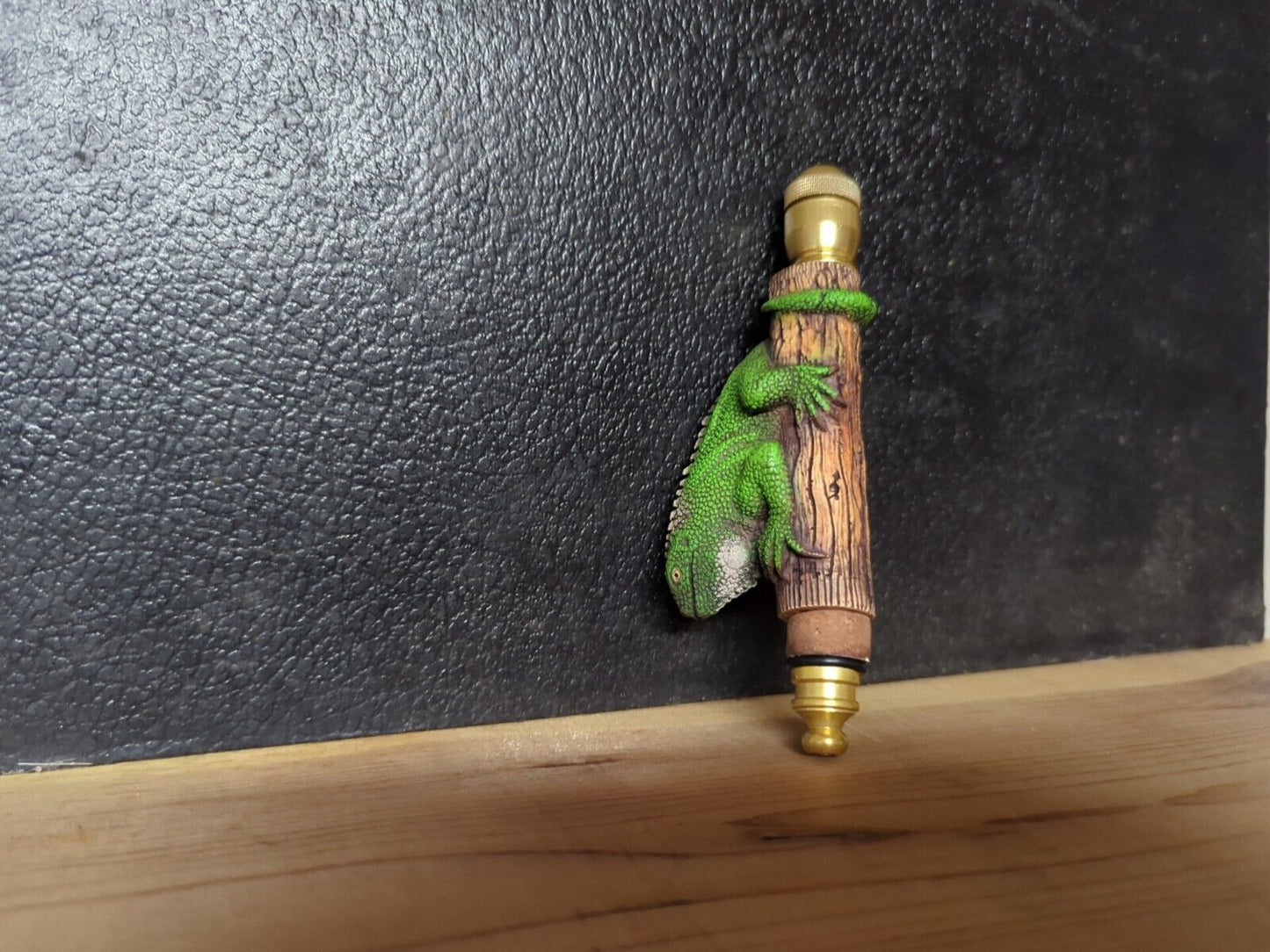 Iguana Themed Smoking Pipe