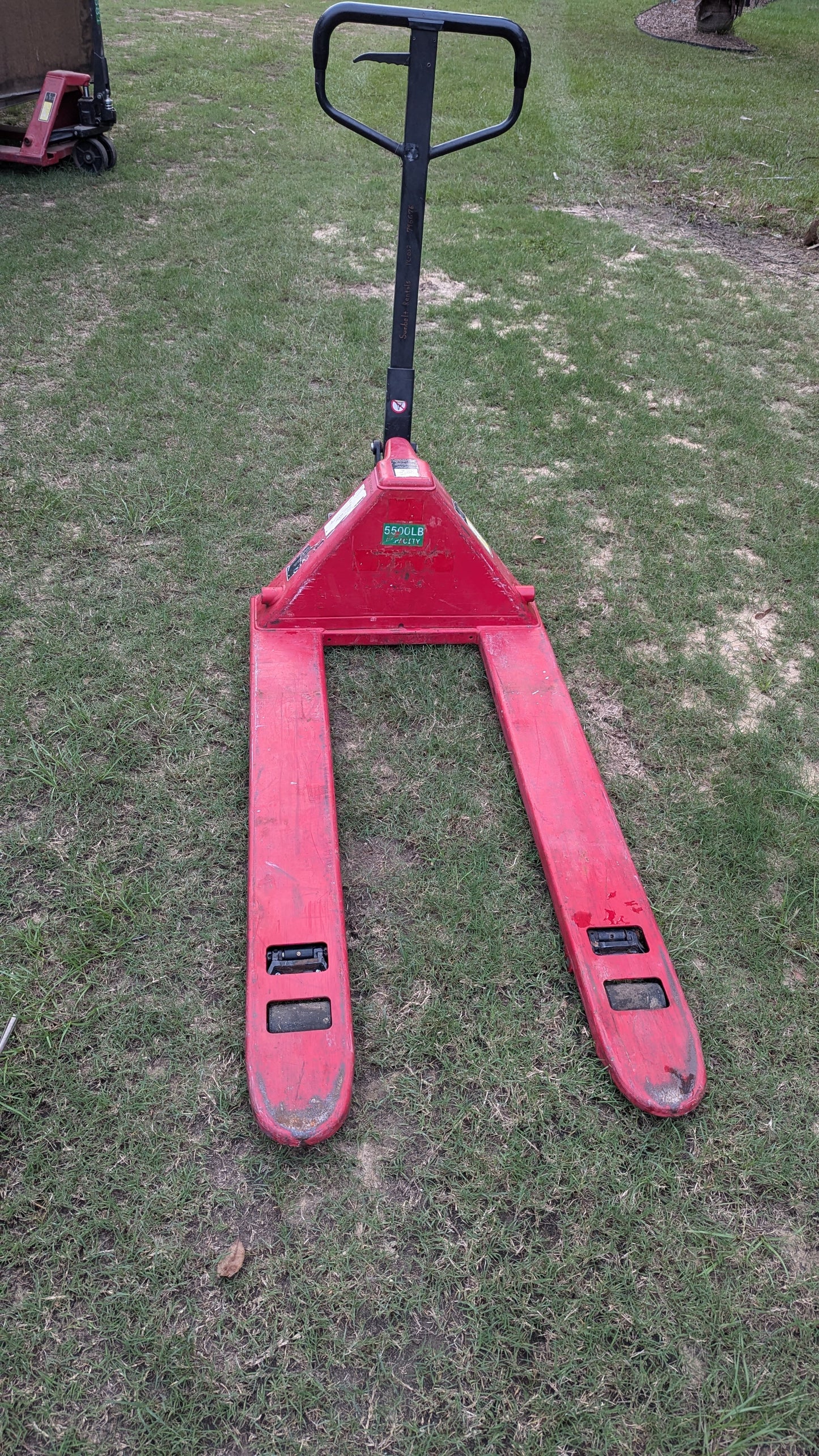 Used Dayton 5500 lb lifting capacity 4YX87 Pallet Jack